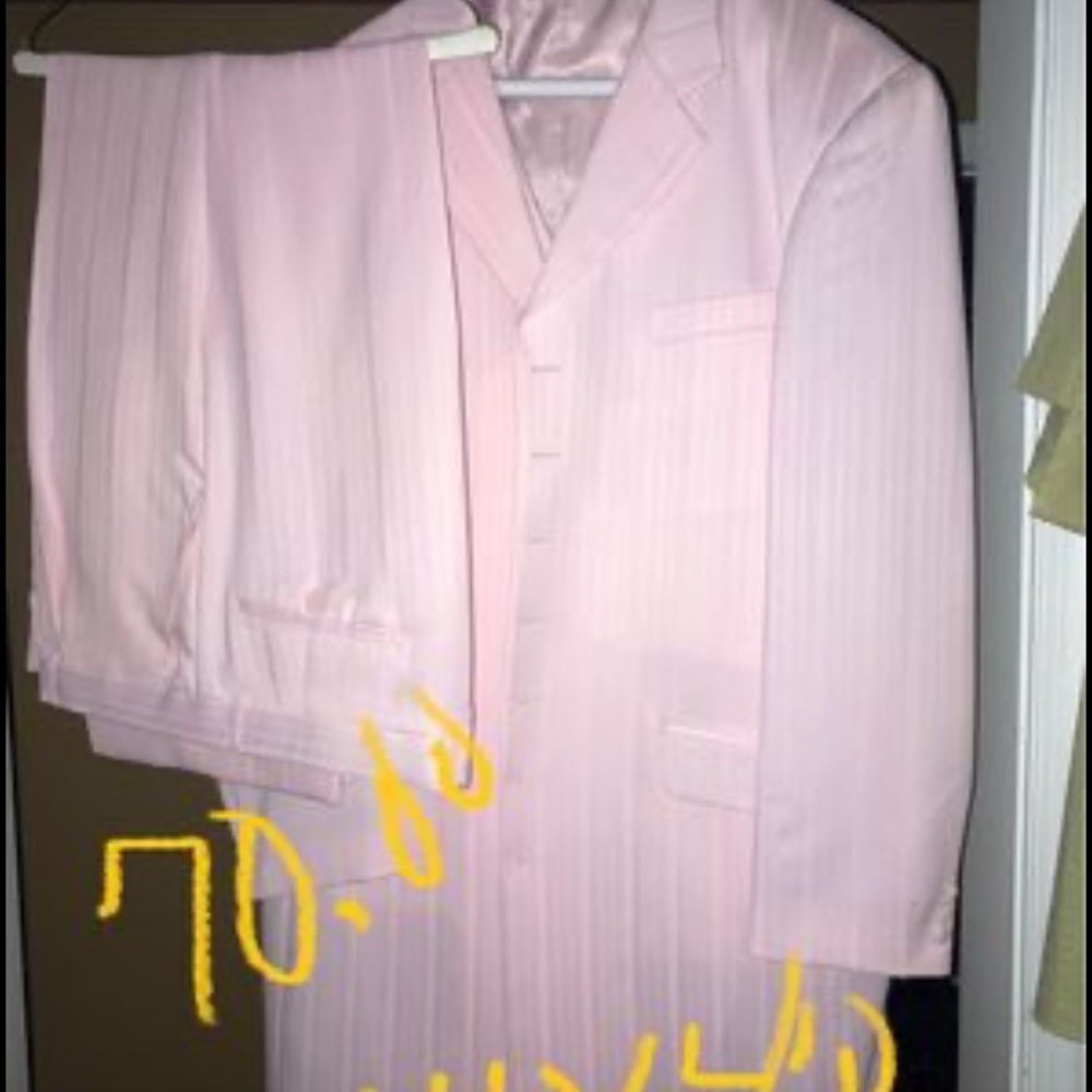 Suits - Picture 4 of 5